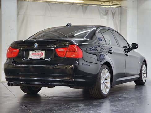 Used 2011 BMW 328i xDrive Sedan AWD/4WD image 5