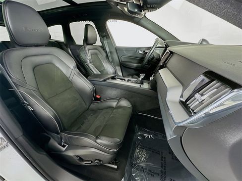 Used 2019 Volvo XC60 T6 R-Design w/ Protection Package Premier image 30