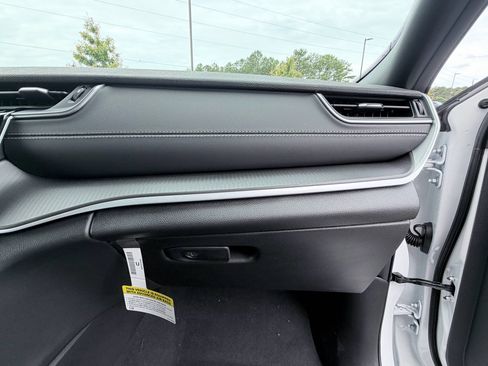 New 2026 Jeep Grand Cherokee Laredo RWD image 18