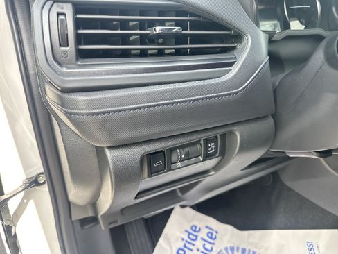 Used 2025 Subaru Forester Premium AWD/4WD image 14