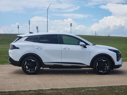 Used 2026 Kia Sportage EX FWD image 7