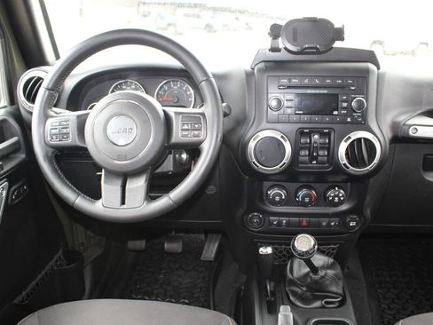 Used 2015 Jeep Wrangler Unlimited Rubicon w/ Connectivity Group image 2