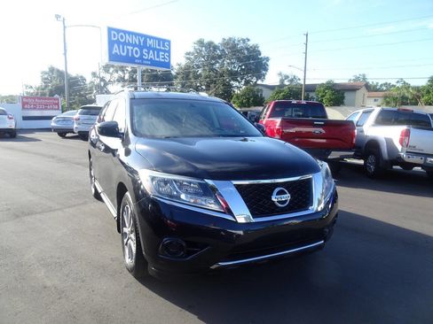 Used 2015 Nissan Pathfinder S image 2