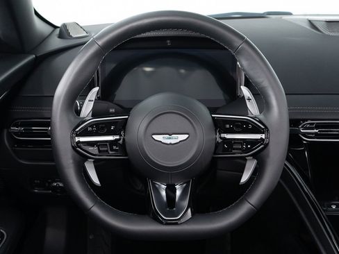 Used 2024 Aston Martin DB12 Convertible image 32