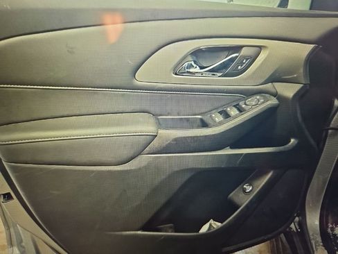 Used 2023 Chevrolet Traverse LT image 13