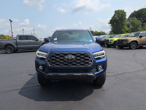 Used 2023 Toyota Tacoma TRD Off-Road w/ TRD Premium Off Road Package AWD/4WD image 9