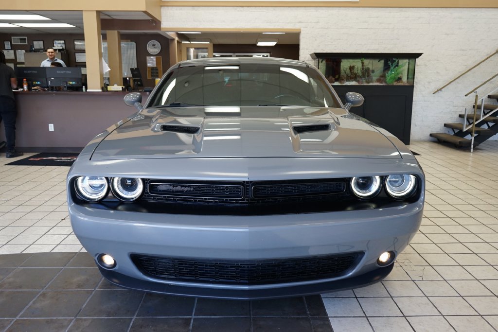 Used 2019 Dodge Challenger SXT w/ Blacktop Package RWD image 18