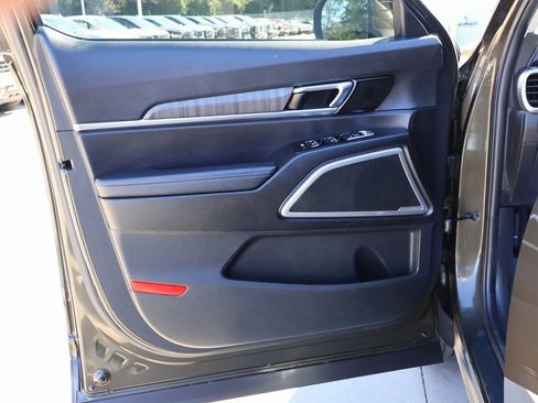 Used 2023 Kia Telluride EX w/ EX Captain's Chair Package image 10