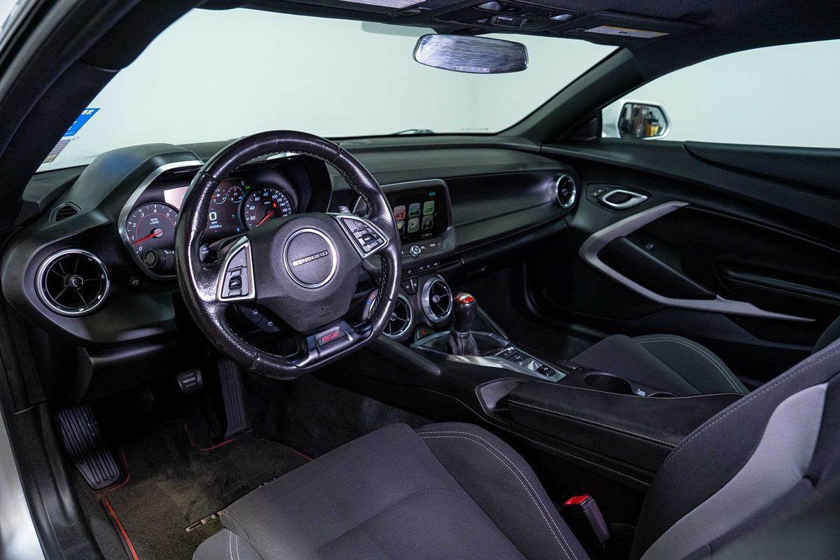 Used 2018 Chevrolet Camaro SS RWD image 13