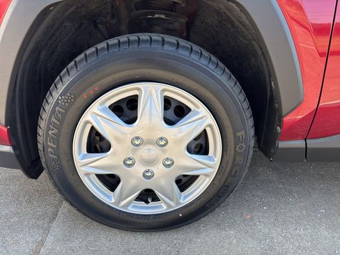 Used 2019 Toyota RAV4 LE image 4