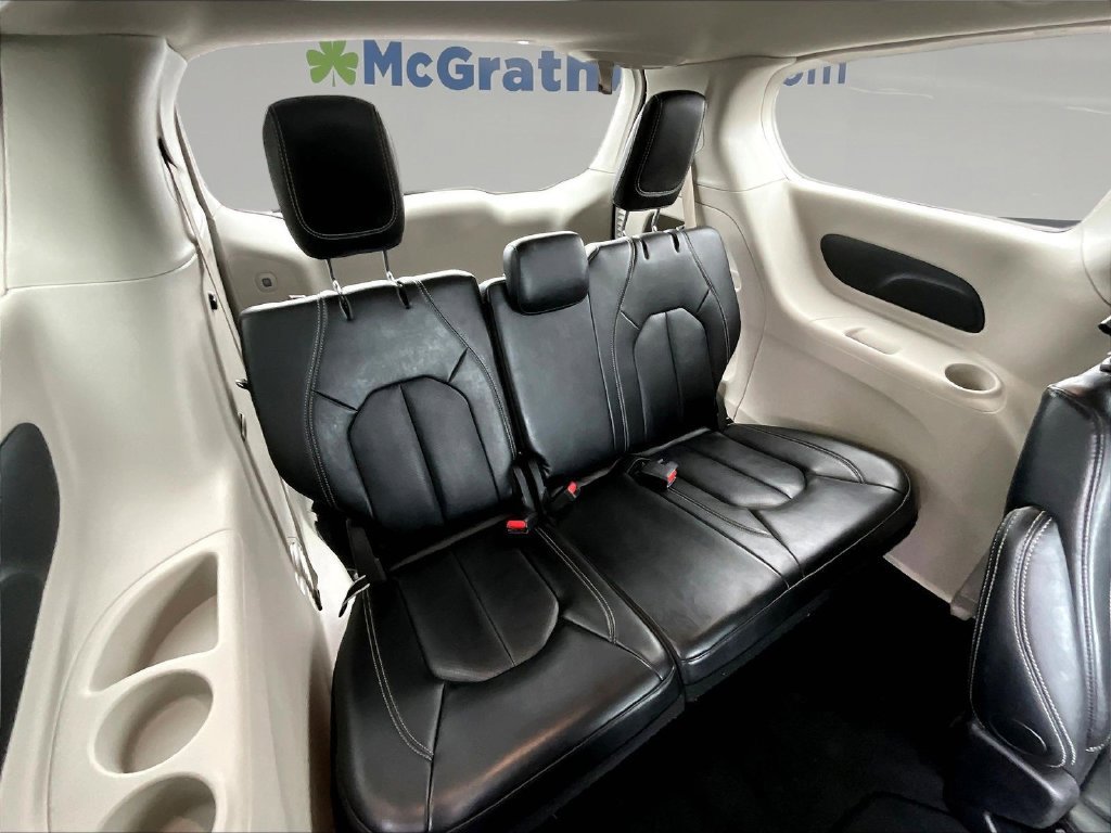 Used 2024 Chrysler Pacifica Touring-L FWD image 27