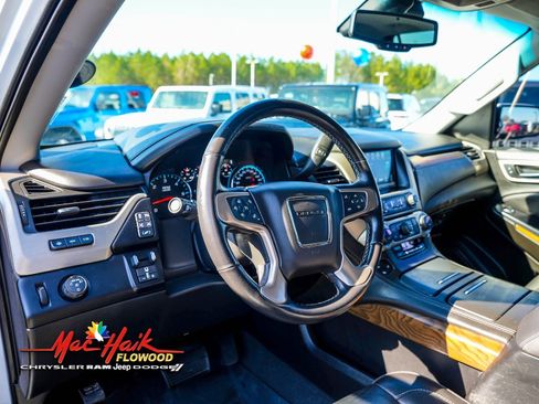 Used 2020 GMC Yukon Denali w/ Denali Premium Package image 17