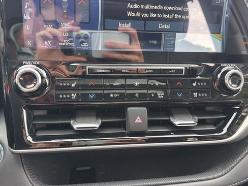 Used 2022 Toyota Highlander Platinum image 25