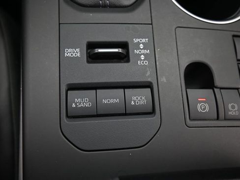 Used 2023 Toyota Highlander XLE AWD/4WD image 32