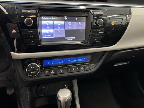 Used 2015 Toyota Corolla LE image 20