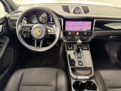 Certified 2022 Porsche Macan AWD/4WD image 27