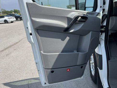 Used 2011 Mercedes-Benz Sprinter 2500 image 22