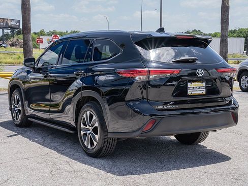 Used 2020 Toyota Highlander XLE FWD image 7