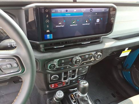 Used 2024 Jeep Wrangler Unlimited AWD/4WD image 28