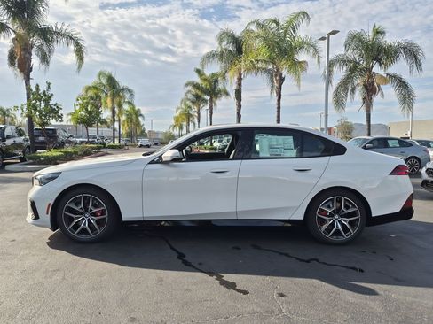 New 2027 BMW i5 eDrive40 w/ M Sport Package RWD image 7