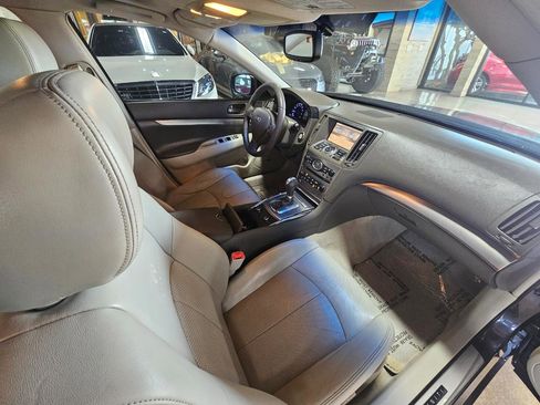 Used 2010 INFINITI G37 Journey w/ Premium Pkg image 12