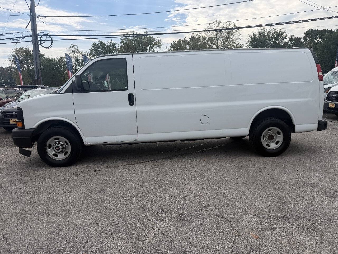 Used 2017 GMC Savana 2500 Extended RWD image 1