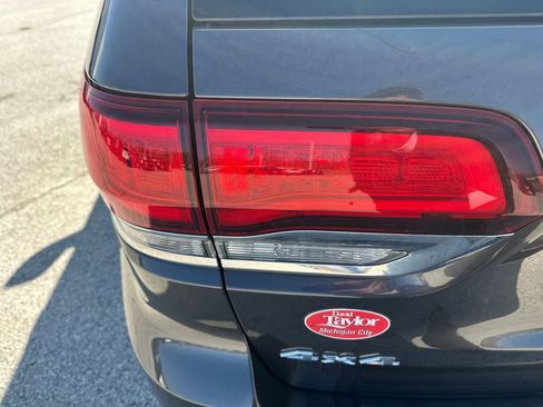 Used 2021 Jeep Grand Cherokee Laredo image 41