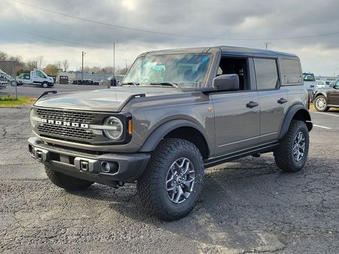 New 2025 Ford Bronco Badlands image 8