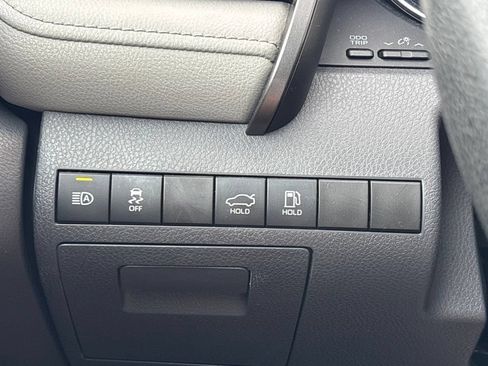 Used 2019 Toyota Camry LE w/ Convenience Package FWD image 25