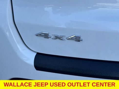Used 2025 Jeep Compass Latitude AWD/4WD image 9