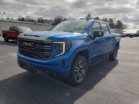 Used 2022 GMC Sierra 1500 AT4 w/ AT4 Premium Package image 2