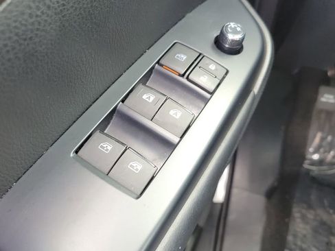 Used 2017 Toyota Highlander XLE image 24