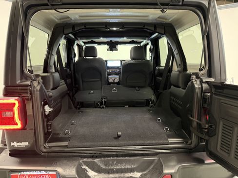 Used 2024 Jeep Wrangler Willys image 29