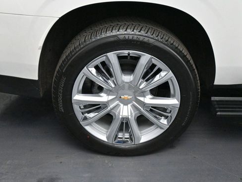 Used 2024 Chevrolet Suburban High Country w/ Advanced Technology Package image 43