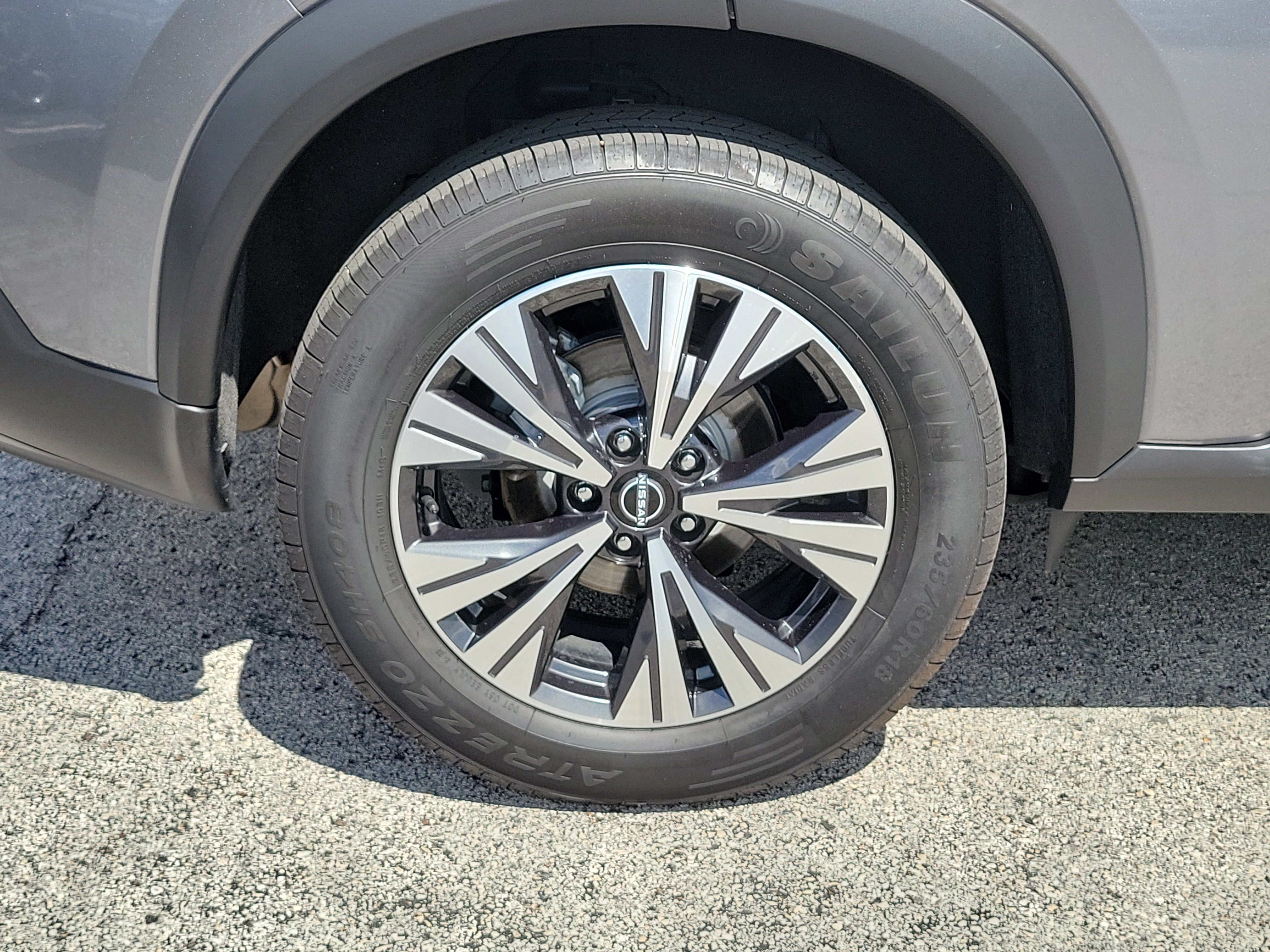 Used 2023 Nissan Rogue SV FWD image 9