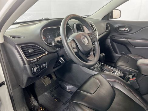Used 2022 Jeep Cherokee Trailhawk AWD/4WD image 9