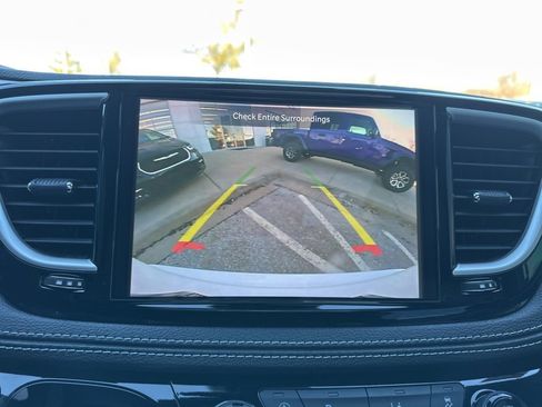 Used 2024 Chrysler Pacifica Touring-L w/ S Appearance Package image 66