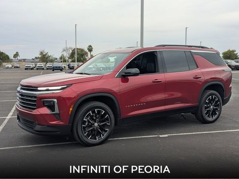 Used 2025 Chevrolet Traverse LT w/ Sun and Wheel Package image 1