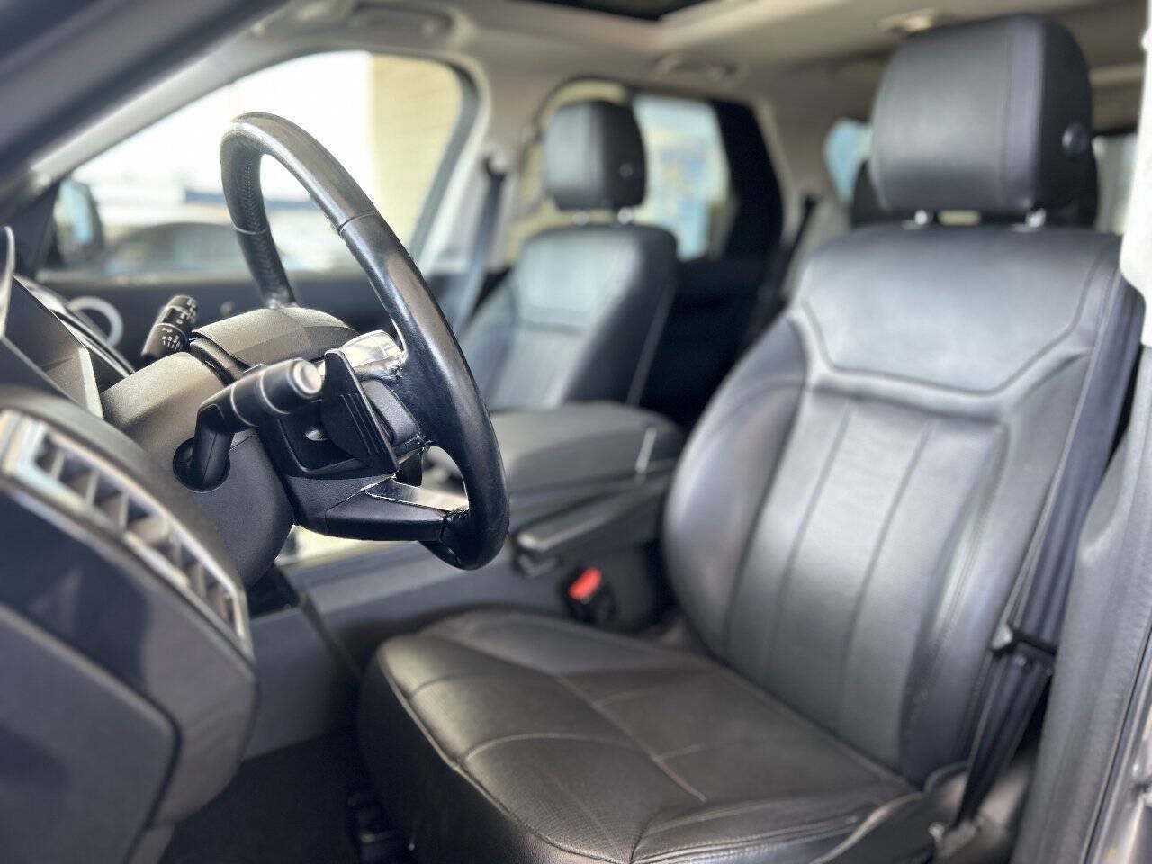 Used 2018 Land Rover Discovery SE AWD/4WD image 38
