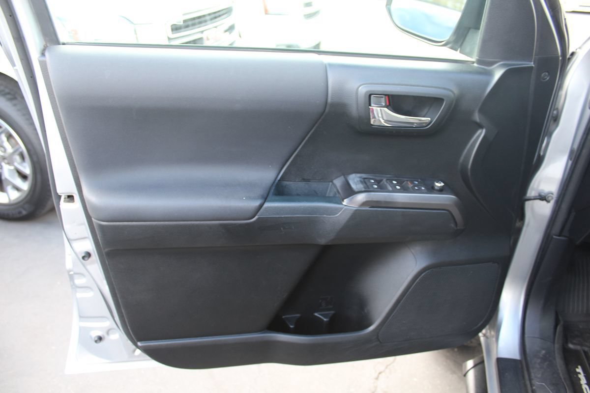 Used 2017 Toyota Tacoma TRD Sport RWD image 18