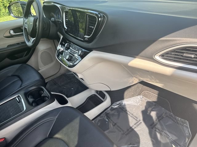 Used 2024 Chrysler Pacifica Touring-L FWD image 29