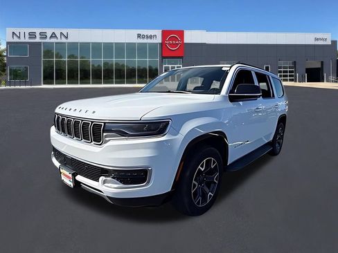 Used 2023 Jeep Wagoneer Series III w/ Preferred Equipment Group AWD/4WD image 6