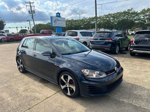 Used 2017 Volkswagen Golf 4-Door FWD image 3