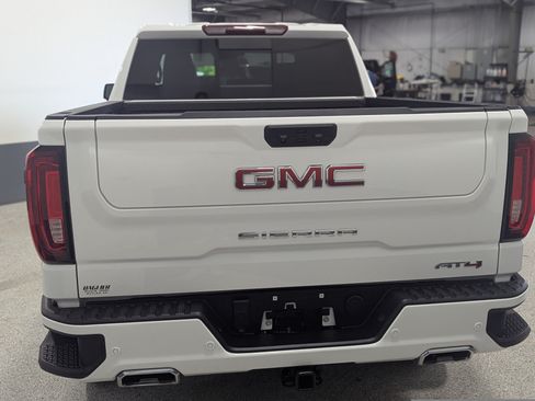 Used 2025 GMC Sierra 1500 AT4 w/ AT4 Premium Package AWD/4WD image 4