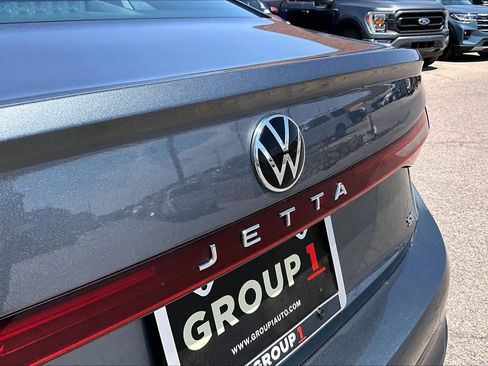Used 2025 Volkswagen Jetta SE FWD image 31