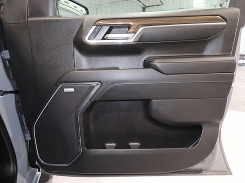 Used 2024 Chevrolet Silverado 1500 LT Trail Boss w/ Convenience Package II AWD/4WD image 20