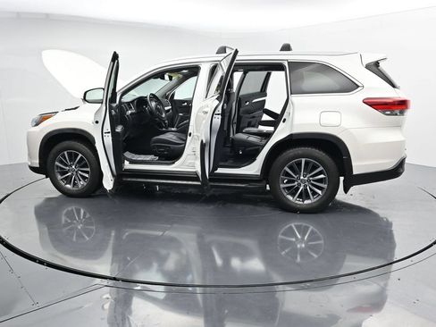 Used 2019 Toyota Highlander XLE AWD/4WD image 42