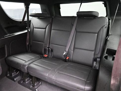 Used 2022 Chevrolet Suburban Z71 image 19