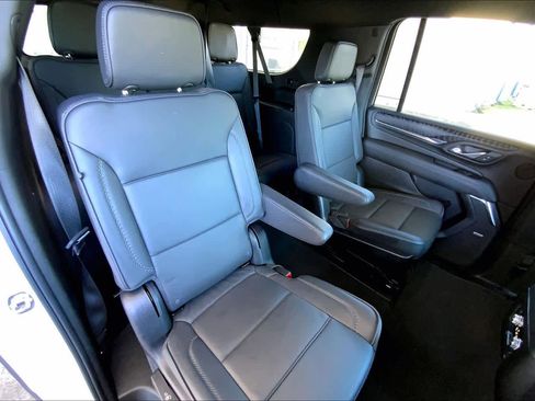 Used 2024 GMC Yukon XL Denali image 20