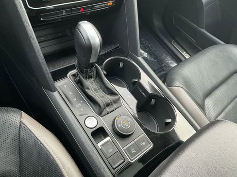 Used 2022 Volkswagen Atlas SEL Premium image 18